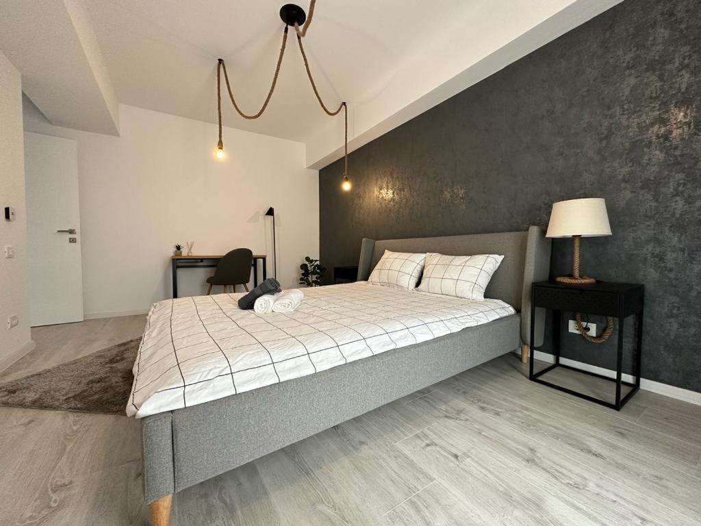 City Center Accommodation - 308 Resita Luaran gambar