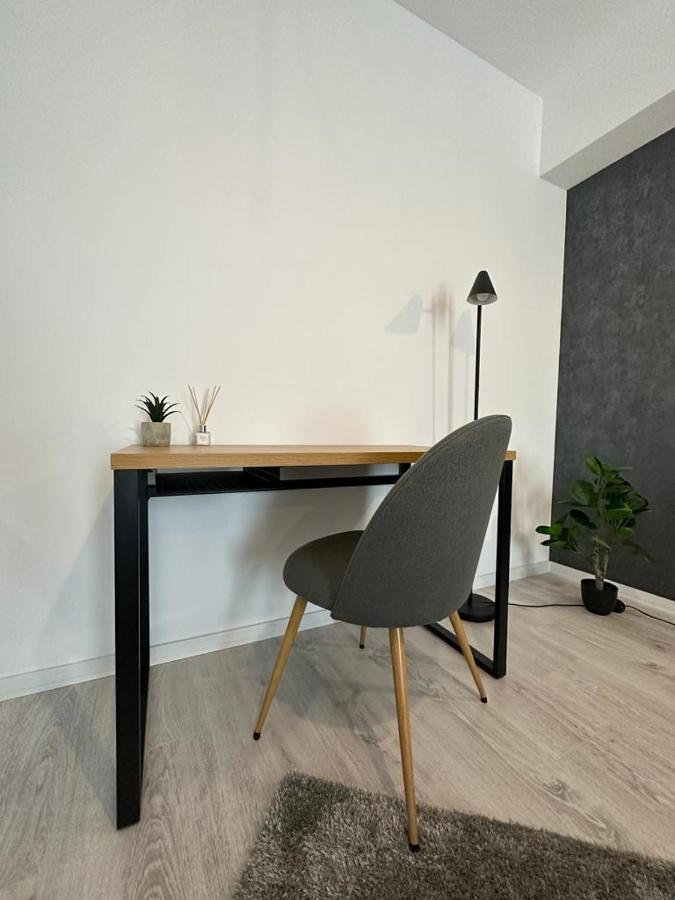 City Center Accommodation - 308 Resita Luaran gambar