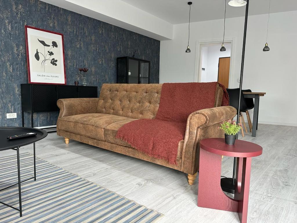 City Center Accommodation - 308 Resita Luaran gambar
